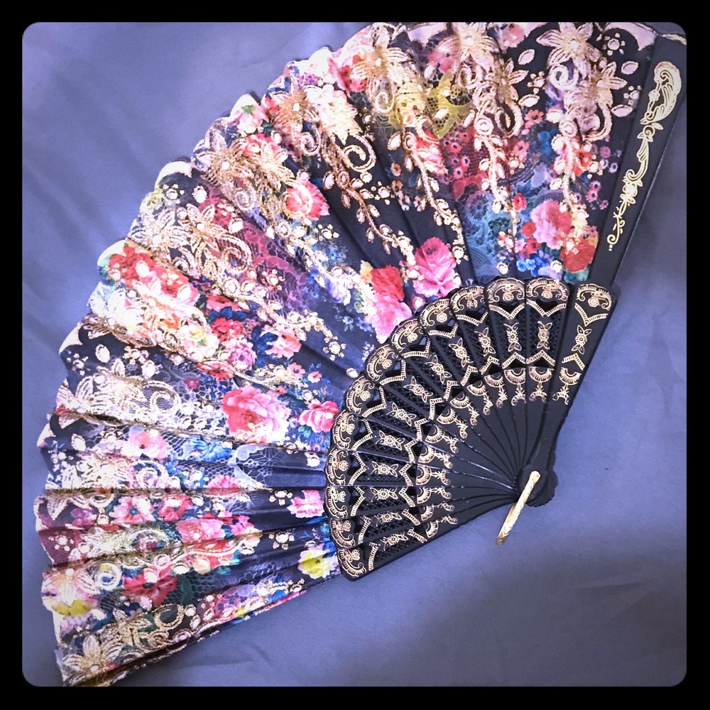Stylish Vintage patterned compact fan